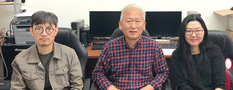 브레아 지역 마이크로페이 업체가 코로나19 사태 가운데 온라인 헌금 시스템을 갖추지 못한 교회들을 돕기로 했다. 마이크로페이 루디 송, 존 김 대표, 캐런 송 씨 등은 교회 온라인 헌금 시스템을 무료로 구축해준다.