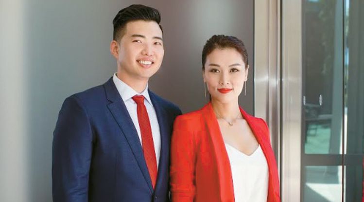 성공적인 활동을 인정받아 'Super lawyers Rising Star 2019'에 이름을 올린 다니엘 김 변호사와 그의 아내 민아 김 한국담당 시니어케이스 매니저.