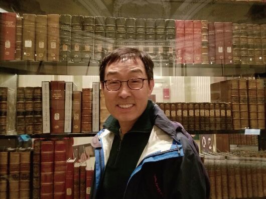 심갑섭 시인
서북미문인협회 이사장