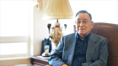91세에 낚시보트를 구입한 정창화 감독(사진)이 자택에서 자신의 지난 이야기들을 쏟아 놓으며 후배들에게 “용기를 갖고 늘 도전하는 삶이 아름답지 않겠냐”고 격려하고 있다.