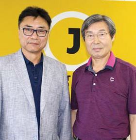 뉴욕한인식품협회 관계자들이 24일 뉴욕중앙일보를 방문하고 오는 27일 장학기금 모금 골프대회를 소식을 알렸다. 왼쪽부터 박광민 회장, 강희원 수석부회장.