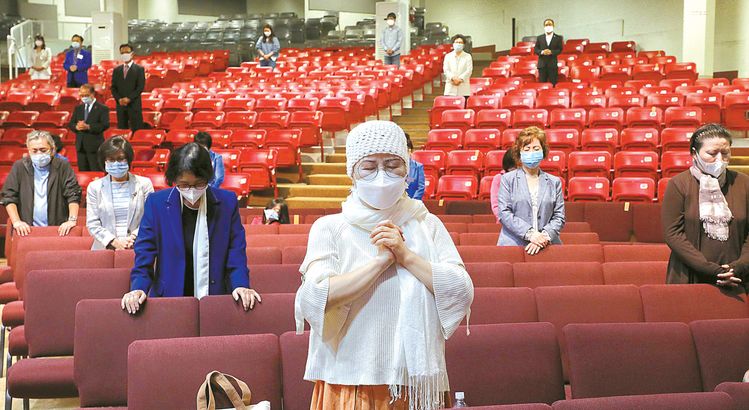 일부 한인 교회가 실내 예배를 재개하고 있다. 물론 교회들은 대체로 실내 예배 재개에 신중한 모습이다. 지난 6월 LA주님의영광교회가 한차례 실내 예배를 진행할 때 모습이다. 김상진 기자