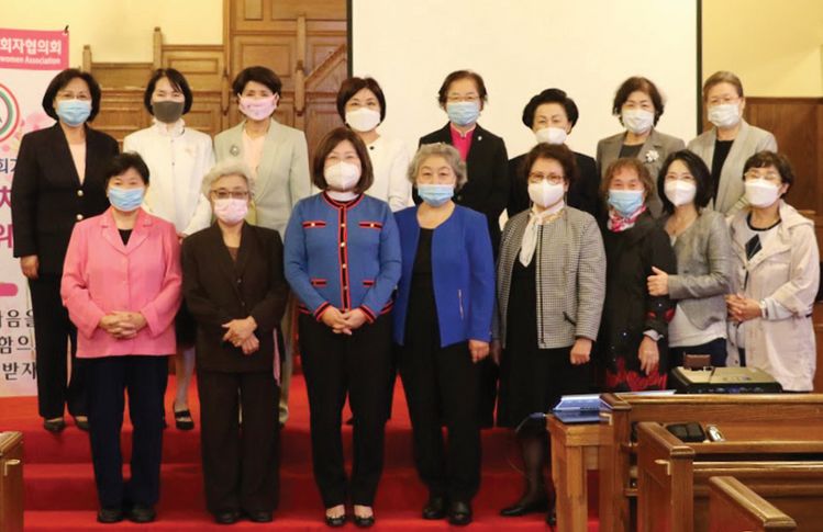 미주한인여성목회자협의회 회원 목회자들이 뉴욕소망교회에서 열린 임실행위원회 모임이 끝난 후 함께 기념촬영을 했다. [사진 미주한인여성목회자협의회]