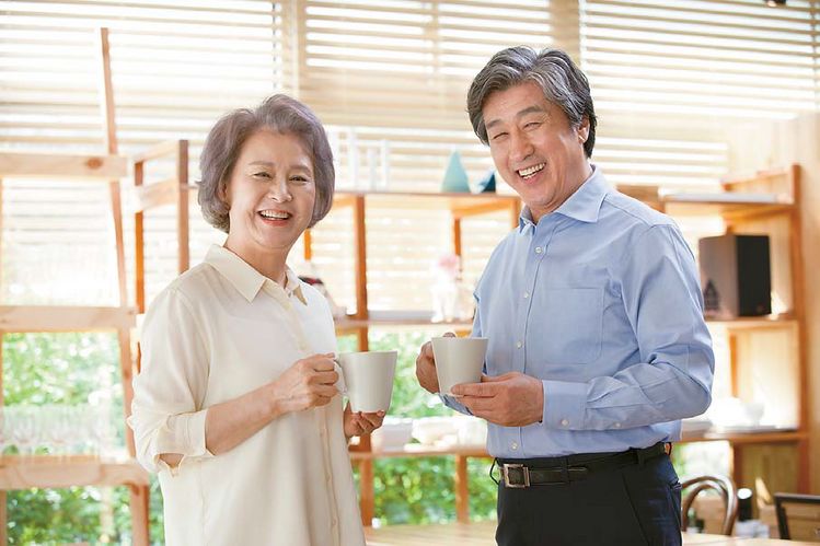 성공적인 노화를 위해서는 자신에게 의미 있는 일을 찾아 현재에 집중하 며 무언가에 너무 애쓰지 않으며 포기할 줄 아는 용기도 있어야 한다.