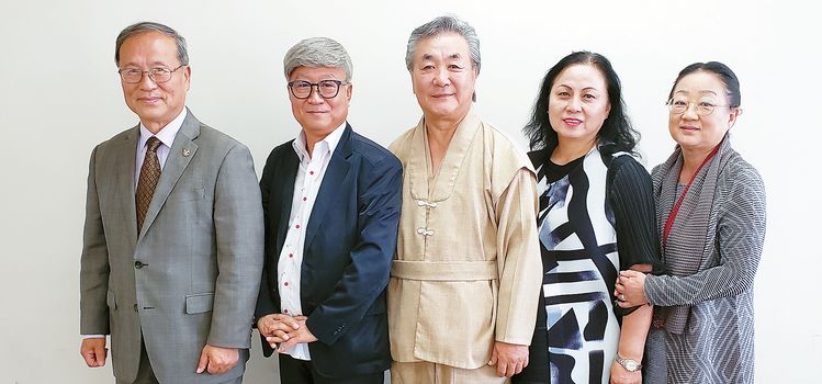세계전통문화 교류협회 창립멤버. 왼쪽부터 이병상 상임고문, 이근찬 부회장, 강대승 회장, 지윤자 부회장, 이현숙 재무.
