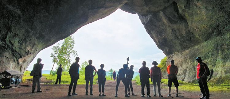 북방 탁발선비의 발원지인 네이멍구자치구 후룬베이얼시 어룬춘 아리허진의 외곽 산속에 있는 알선동. [사진 윤태옥]