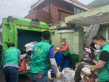 가정집서 쓰레기 80톤 와르르…모녀는 저장 강박, 아들은 지적장애