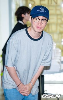 스탠퍼드 앞에 선 타블로