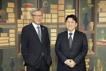'출국금지' 방시혁과 나란히…황급히 사진 내린 국립중앙박물관