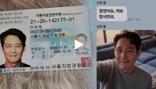 면허증 보여주며 