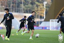 대표팀 훈련 장면과 전술 미팅