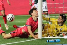 상대 골키퍼가 이재성 살렸다…골대 충돌 참사 막아준 '신의손'