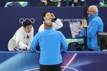 '美충돌' 김길리 넘어지자…지폐 1장 들고 뛴 쇼트트랙 코치, 왜 