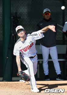 라클란 웰스 관련 보도 대표 이미지