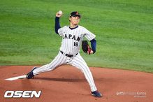 WBC 8강전에서 투구하는 야마모토 요시노부 관련 이미지