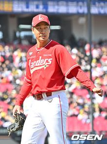 KT 위즈, SSG에 18-4 대승 거두며 단독 선두 굳건히 지켜 — image 1