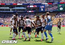 '개최국의 힘' 미국, 호주 2-0 완파... 멕시코 이어 미국도 32강 확정