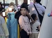놀이기구 대기줄에서 소변 본 아이…롯데월드 목격담에 ‘발칵’