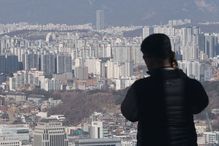 집 있는 맞벌이 중산층 아니다?…빚·물가에 갇힌 ‘노후 불안층’