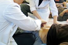 허리통증 환자 가슴에 침 찔렀다가 사망…60대 한의사, 알고보니  