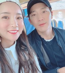 Actor Lee Wan and Golfer Lee Bo-mi Expecting First Child; Kim Tae-hee to Become an Aunt