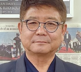 신라면, 월마트 입점시킨 주역…신동엽 농심 前대표 은퇴