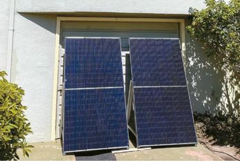 소형 태양광 패널이 설치된 모습. [웹사이트 캡처] 