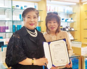 K-가디언스 최미경 대표(왼쪽)과 데이지 뷰티스쿨 대표 이제니 원장.   [사진 K-가디언스]