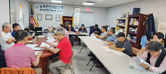 뉴욕한인식품협회(회장 박광민)는 19일 정기이사회를 열었다. 내년 초 논의될 가능성이 있는 생산자책임 재활용(EPR) 법안에 대해 공유하는 시간을 갖고, 전년도 재정감사 보고에서 인준안을 만장일치로 통과시켰다.  [뉴욕한인식품협회]