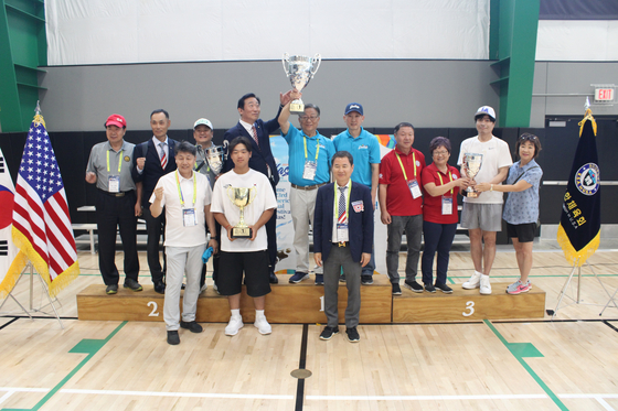 시상대에 올라선 달라스(1위), 조지아(2위), 로스앤젤레스(공동 3위), 휴스턴(공동 3위) 선수단 대표.