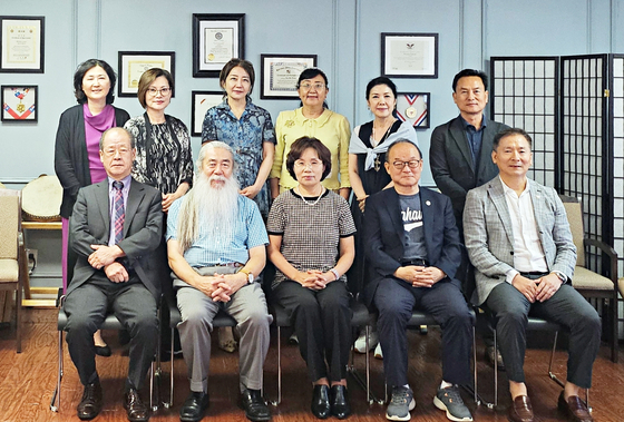 앞줄 중앙이 한연성 재미한국학교 워싱턴지역협의회 신임 이사장