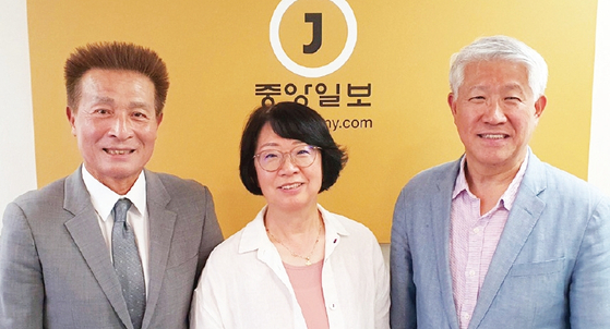 2026 북중미 월드컵을 앞두고 한국팀 응원을 위한 비영리단체 ‘2026 월드컵 뉴욕뉴저지 한인위원회’가 결성됐다. 행사 홍보를 위해 뉴욕 중앙일보를 찾은 전창덕 회장(왼쪽부터), 원유봉 사무총장, 전재현 사무처장.