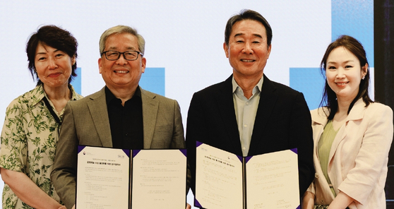 27일 맨해튼에 위치한 뉴욕한국문화원에서 현대차 정몽구재단과 뉴욕한국문화원이 업무협약을 진행했다. 사진 왼쪽부터 백혜선 뉴잉글랜드콘서바토리(NEC) 교수, 정무성 현대차 정몽구재단 이사장, 김천수 뉴욕한국문화원장, 이예린 한국예술종합학교 교수.  [사진 현대차 정몽구재단]