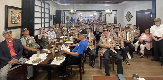 6월 28일 월참회 회원들이 둘루스 청담 한식당에 모여 친목을 다졌다.