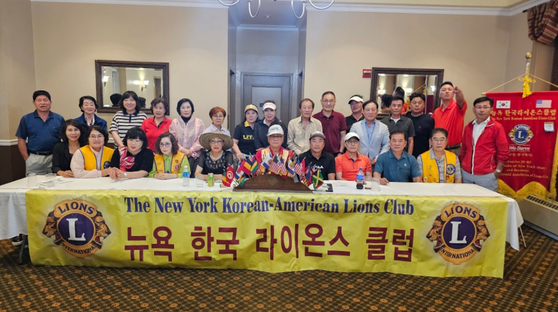 뉴욕한국라이온스클럽은 지난달 26일 클리어뷰 골프장에서 정기월례회를 열고 6월 18일 개최한 골프대회 보고회를 진행했다. 참석자들은 행사에 156명이 참가해 대성황을 이뤘다고 평가하고, 수익금은 안과·치과·한의과 진료와 무료 독감 예방주사 행사에 사용하기로 의결했다. [뉴욕한국라이온스클럽]