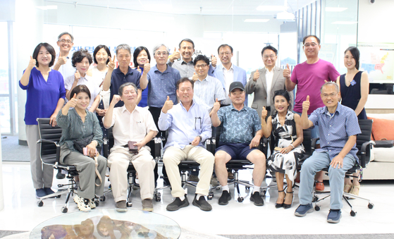 대한민국 제21대 이재명 대통령 당선을 축하는 모임이 지난달 21일 오후 5시30분 북텍사스 민주시민행동 주최로 캐롤튼 소재 TMD 빌딩에서 열렸다.