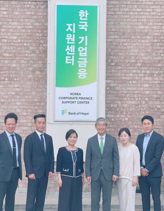 뱅크오브호프 K금융센터 달라스 오피스 현판식이 지난달 25일(수) 로얄레인 지점에서 열렸다.