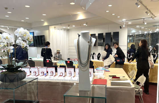 관세 인상으로 보석 가격 폭등이 예상되는 가운데 ‘반지천국’은 뉴저지와 뉴욕에서 파격적인 가격으로 인기 보석 제품을 세일하는 ‘2025 상반기 결산 보석쇼'를 개최한다. [사진 반지천국]