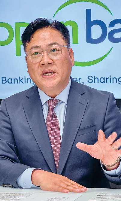 오픈뱅크 오상교 행장이 언론과 만난 자리에서 향후 청사진을 설명하고 있다. 김상진 기자
