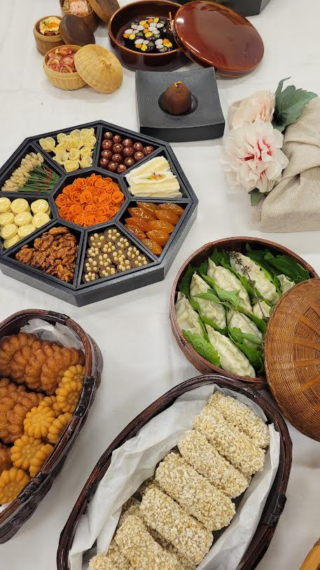  박송희 셰프(KACAF 이사, 한국21세기자연음식연구원)가 두 번째 개인 기획전에서 약과, 유과, 다식, 경단, 과편, 정과 등 전통 한식 디저트를 중심으로 구성돼, 한국 고유의 간식문화를 그대로 재현했다.