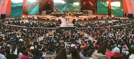 콘서트 티켓 가격 급등으로 소비자들의 부담이 커지고 있다. LA지역에서 개최된 한 공연장 모습. 박낙희 기자 