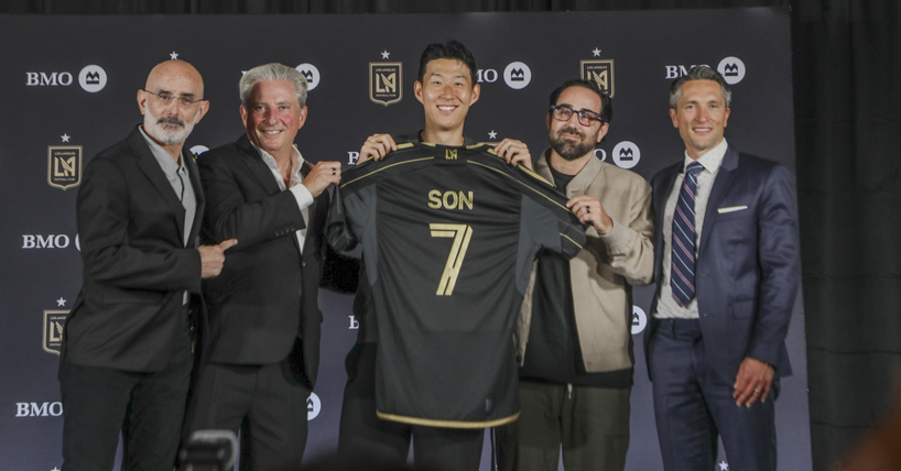 존 소링턴 (맨 오른쪽) LAFC 단장과 손흥민(가운데) 선수. 김상진 기자
