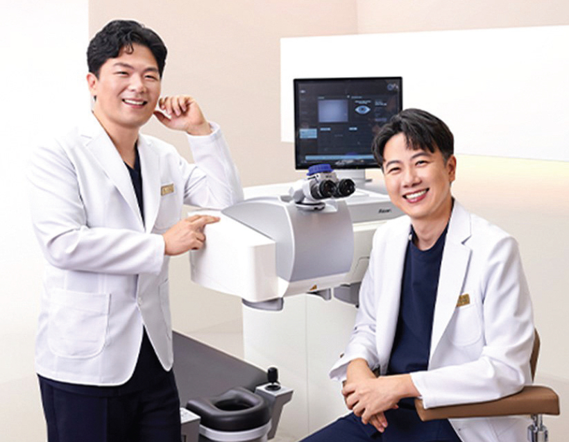강남그랜드안과 이관훈(왼쪽) 대표원장과 이영섭 대표원장은 풍부한 임상경험으로 전문성을 인정받고 있다. [강남그랜드안과 제공]