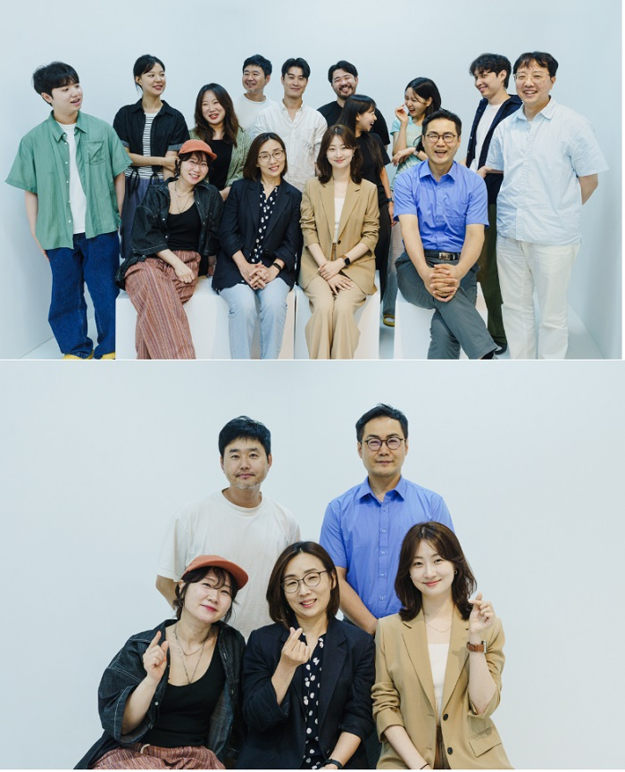 [극단 비유 임원진과 메리골드 출연진, 류혜원 마인드 SOS 대표(아래사진 앞줄 오른쪽 끝)]