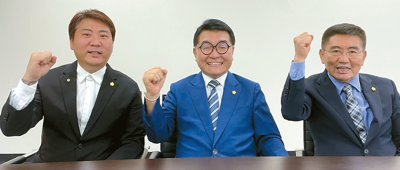 미서부 한식세계화협회 (왼쪽부터)이종학 공동구매 위원장, 임종택 회장, 김용식 부회장. 