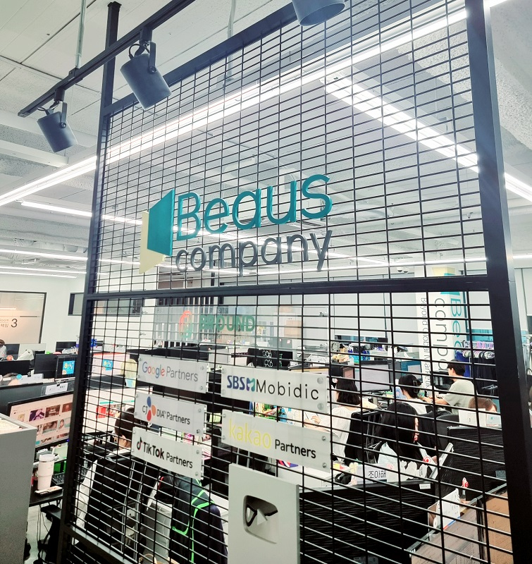 [Image by BeausCompany]