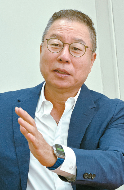 최형기 감미옥 대표가 지난 21일 본지와 인터뷰에서 감미옥의 미래 청사진을 설명하고 있다. 김상진 기자 