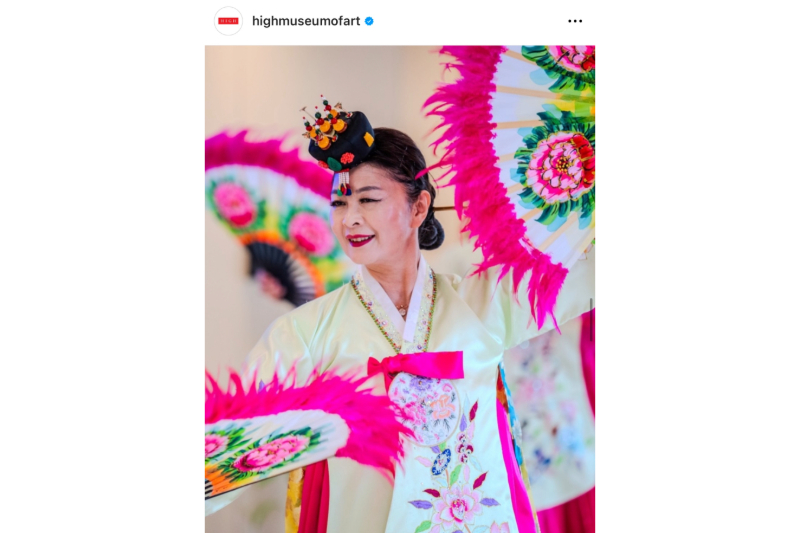 하이뮤지엄이 인스타그램에 올린 한국 문화 행사 홍보글. 부채춤을 추고 있는 양현숙 원장.