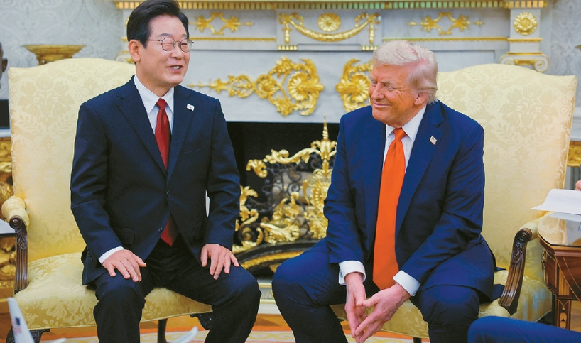 도널드 트럼프 대통령이 지난 8월 25일 워싱턴DC 백악관 집무실에서 이재명 한국 대통령과 회담하고 있다.  [로이터]
