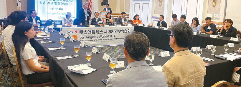 지난 16일 열린 콘퍼런스에서 정병모 회장이 옥타LA와 한국 기관들과의 협력을 강조하고 있다. 